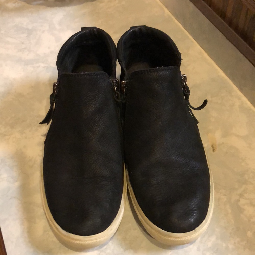 Gianni Bini Leather Shoes - Picture 2 of 10